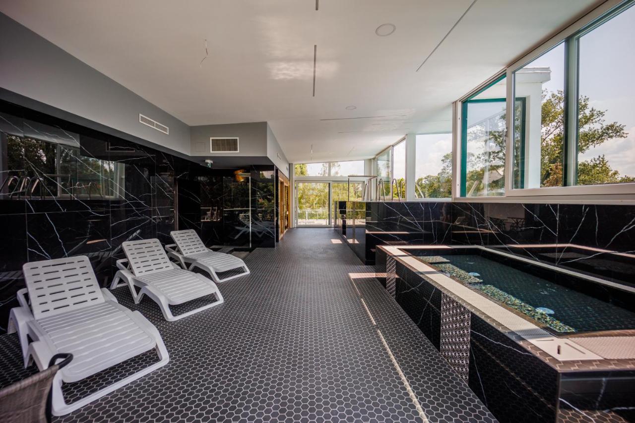 Villa Bauhaus Wellness Apartman Fsz. 1 Siofok Bagian luar foto
