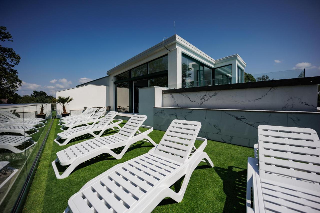 Villa Bauhaus Wellness Apartman Fsz. 1 Siofok Bagian luar foto