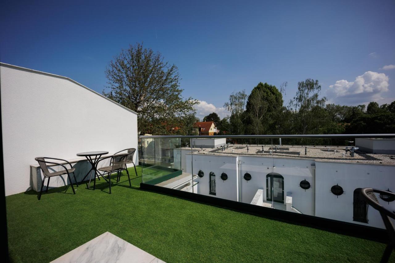 Villa Bauhaus Wellness Apartman Fsz. 1 Siofok Bagian luar foto
