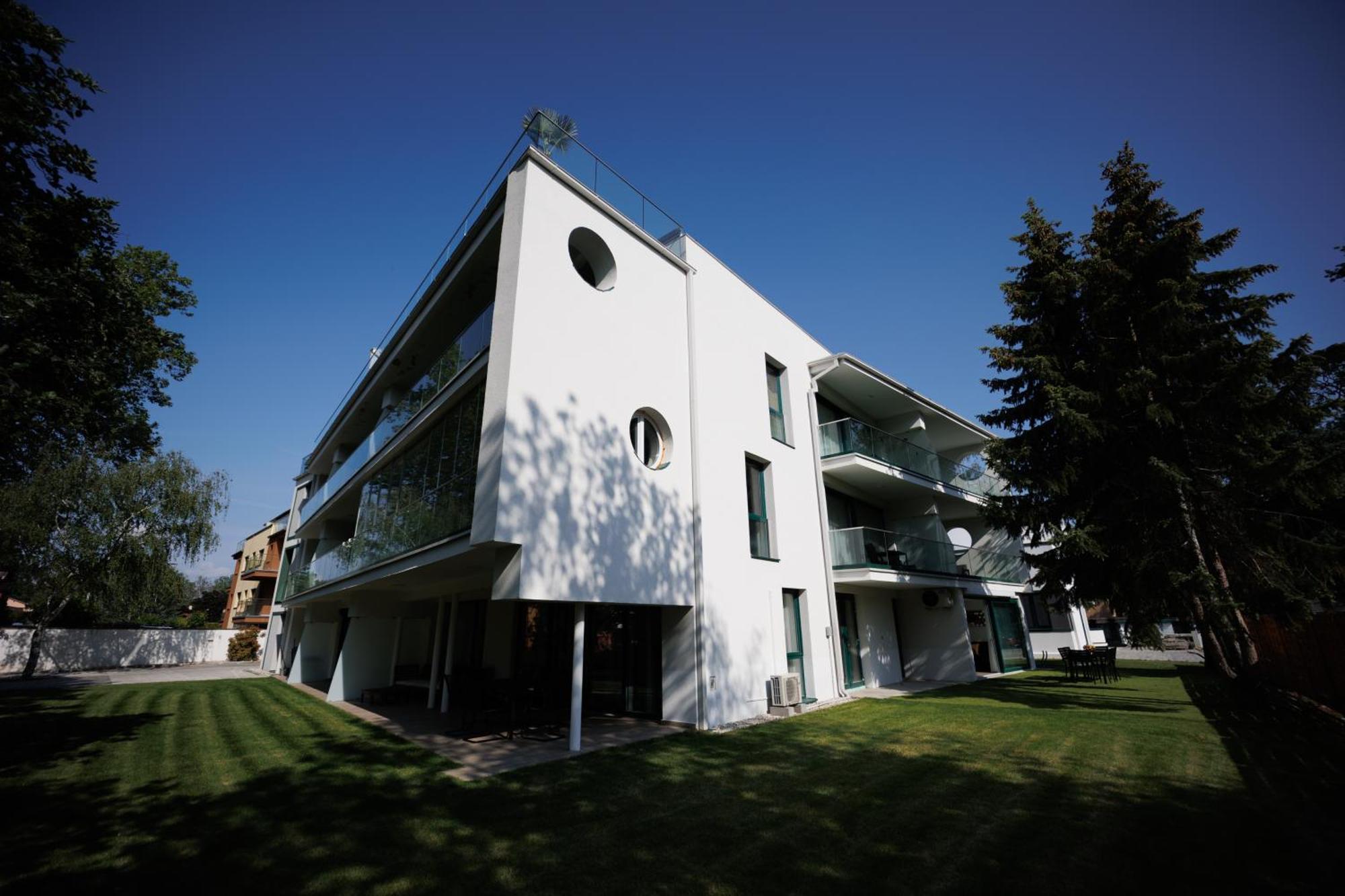 Villa Bauhaus Wellness Apartman Fsz. 1 Siofok Bagian luar foto