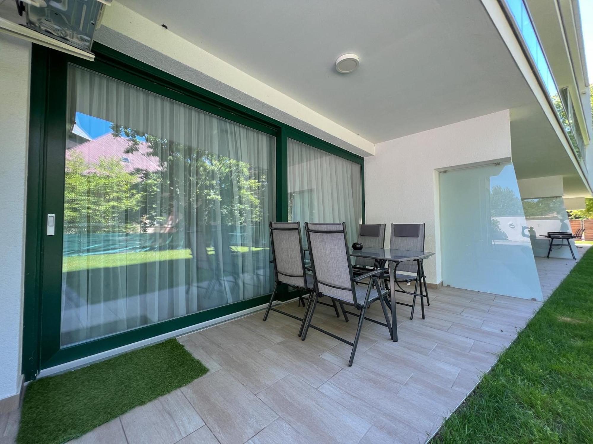 Villa Bauhaus Wellness Apartman Fsz. 1 Siofok Bagian luar foto